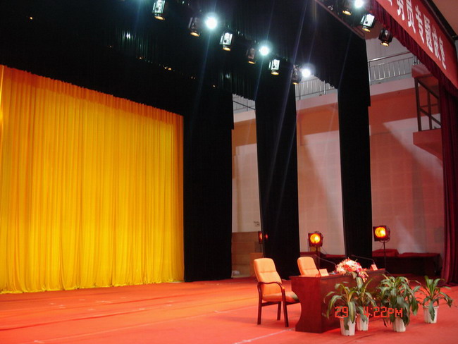 電動(dòng)舞臺(tái)幕布廠家【金舞臺(tái)機(jī)械】